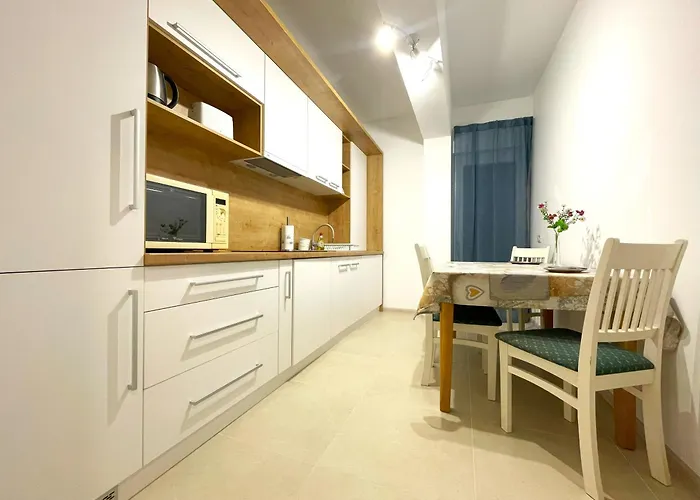 Bella Vista Red Apartment